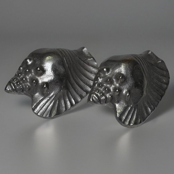 Vintage Solid Pewter Sea Shell Pair Conch Nautical Decor 5.5 in. Long Heavy - Picture 2 of 7